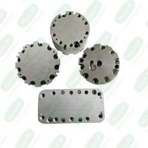 Spinneret for BCF yarn